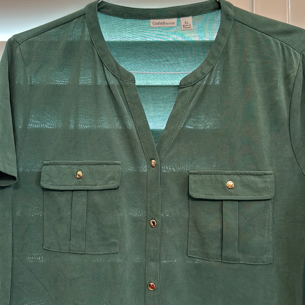 Women’s short sleeve blouse